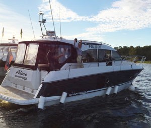 Парусная яхта Cat Boat из стеклопластика – адаптирована для озер